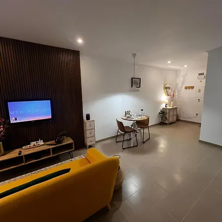 Cosy By Gt House